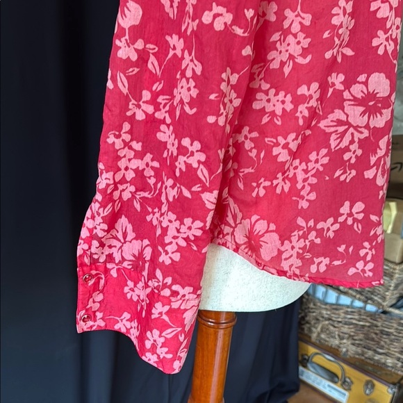Floral Red Button-Up Women's Gap Top, size Large - Picture 4 of 8